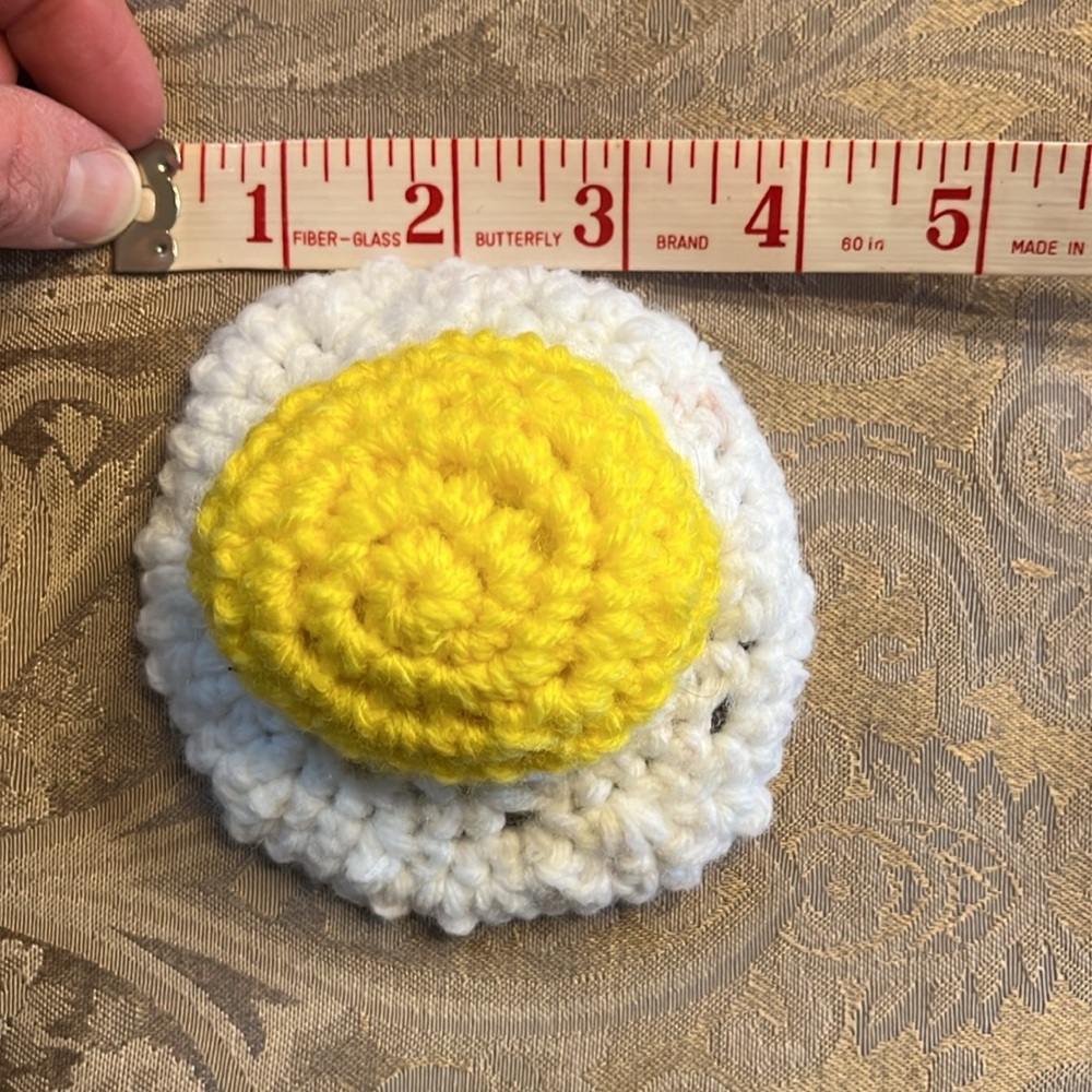 Handmade crochet sunny side up egg - Picture 3 of 4